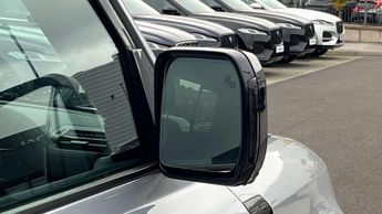 Land Rover Defender X-Dynamic SE