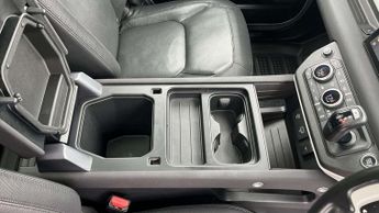 Land Rover Defender X-Dynamic SE