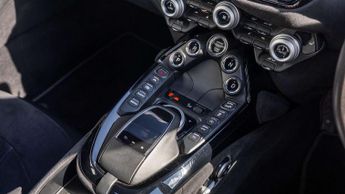 Aston Martin Vantage 