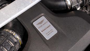Aston Martin Vantage 