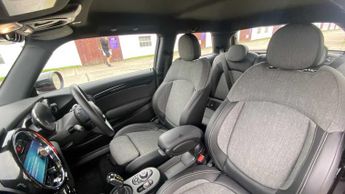 MINI Hatchback Cooper S Level 2