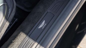 Aston Martin Vantage 