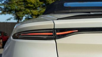 Aston Martin DBS Volante