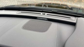 Jaguar XE R-Dynamic Black