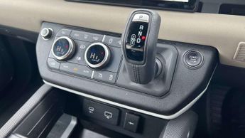 Land Rover Defender X-Dynamic SE