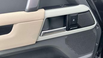 Land Rover Defender X-Dynamic SE