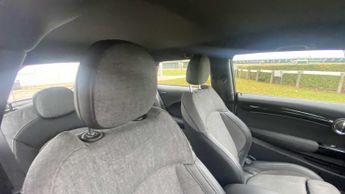 MINI Hatchback Cooper S Level 2