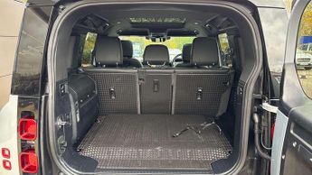 Land Rover Defender X-Dynamic SE