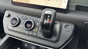 Land Rover Defender X-Dynamic SE