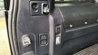 Land Rover Defender X-Dynamic SE