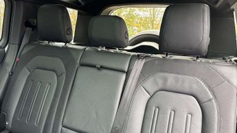 Land Rover Defender X-Dynamic SE