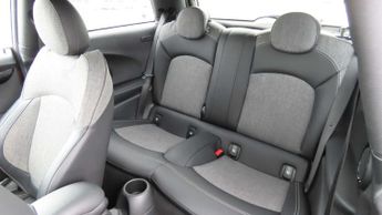 MINI Hatchback Cooper S Level 2