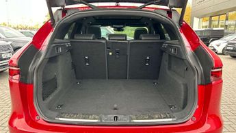 Jaguar F-PACE R-Dynamic SE Black