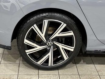 Volkswagen Golf R-Line