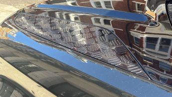 Land Rover Defender X-Dynamic SE