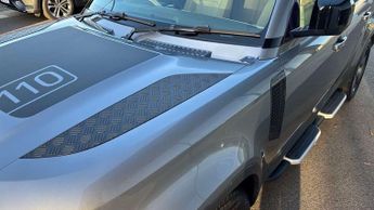 Land Rover Defender S