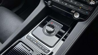 Jaguar F-PACE Chequered Flag