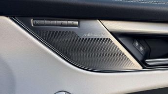 Jaguar F-PACE R-Dynamic SE Black