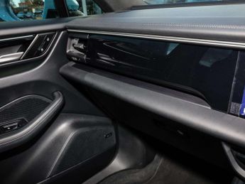 Porsche Macan Electric 