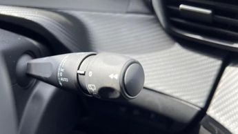 Peugeot 208 50kWh E-Style Auto 5dr (7.4kW Charger)