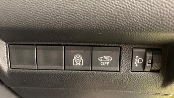 Peugeot 208 50kWh Allure Auto 5dr (7.4kW Charger)