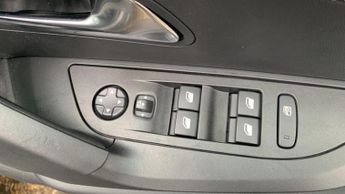 Peugeot 2008 50kWh Allure Auto 5dr (7kW Charger)