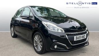 Peugeot 208 1.2 PureTech Signature Hatchback 5dr Petrol Manual Euro 6 (s/s) 