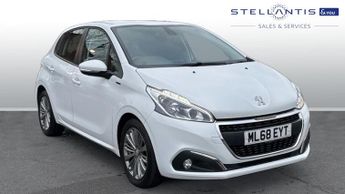 Peugeot 208 1.2 PureTech Signature Hatchback 5dr Petrol Manual Euro 6 (s/s) 