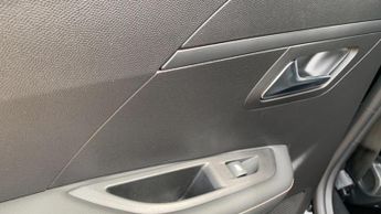 Peugeot 208 50kWh E-Style Auto 5dr (7.4kW Charger)