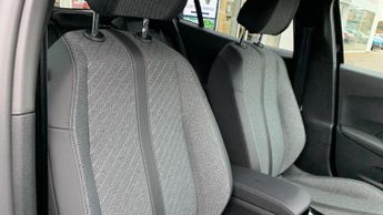 Peugeot 2008 50kWh Allure Auto 5dr (7kW Charger)