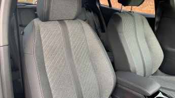 Peugeot 2008 50kWh Allure Auto 5dr (7kW Charger)