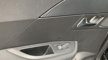 Peugeot 2008 50kWh Allure Auto 5dr (7kW Charger)