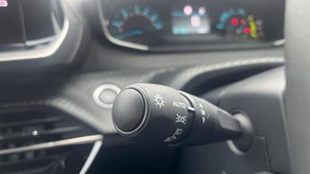 Peugeot 208 50kWh E-Style Auto 5dr (7.4kW Charger)