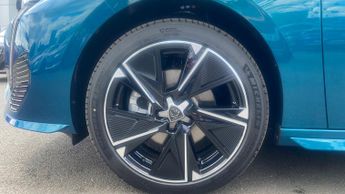 Peugeot 308 54kWh GT Hatchback 5dr Electric Auto (156 ps)