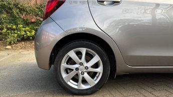 Toyota Yaris 1.5 VVT-h Sport Hatchback 5dr Petrol Hybrid E-CVT Euro 6 (101 ps