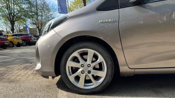 Toyota Yaris 1.5 VVT-h Sport Hatchback 5dr Petrol Hybrid E-CVT Euro 6 (101 ps