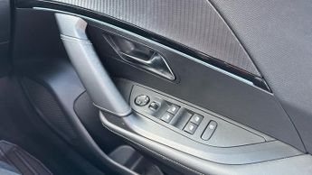 Peugeot 2008 50kWh GT Premium SUV 5dr Electric Auto (136 ps)