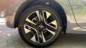 Peugeot 208 1.2 PureTech MHEV Allure Hatchback 5dr Petrol Hybrid e-DSC Euro 