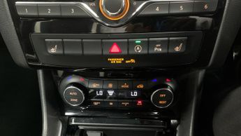 Infiniti Q30 2.0T Sport Hatchback 5dr Petrol DCT AWD Euro 6 (s/s) (211 ps)