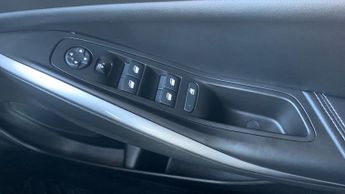 Vauxhall Grandland 1.2 Turbo Ultimate SUV 5dr Petrol Auto Euro 6 (s/s) (130 ps)