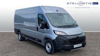 Peugeot Boxer 2.2 BlueHDi 435 Professional Manual L4 Medium Roof Euro 6 (s/s) 