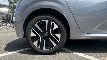 Peugeot 208 50kWh E-Style Auto 5dr (7.4kW Charger)