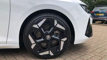 Vauxhall Astra 1.6 12.4kWh GSe Hatchback 5dr Petrol Plug-in Hybrid Auto Euro 6 