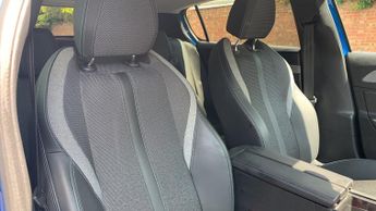 Peugeot 308 1.2 PureTech Allure Premium Hatchback 5dr Petrol EAT Euro 6 (s/s