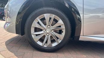 Peugeot 208 50kWh Allure Hatchback 5dr Electric Auto (136 ps)
