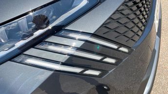 Peugeot 3008 SUV 1.2 MHEV GT SUV 5dr Petrol Hybrid e-DSC Euro 6 (s/s) (136 ps)