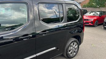 Vauxhall Combo Life Electric 52kWh Ultimate MPV 5dr Electric Auto (7.4kW Charger) (136 ps)