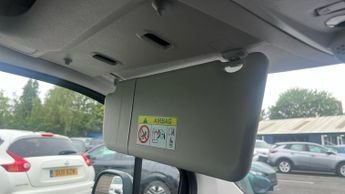Vauxhall Combo Life Electric 52kWh Ultimate MPV 5dr Electric Auto (7.4kW Charger) (136 ps)