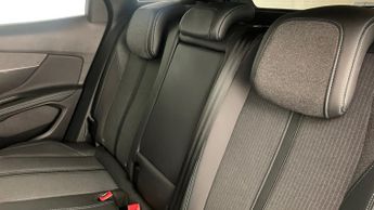 Peugeot 3008 SUV 1.6 13.2kWh Allure Premium + SUV 5dr Petrol Plug-in Hybrid e-EAT