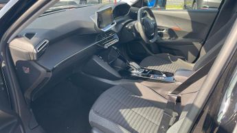 Peugeot 2008 50kWh Active Premium SUV 5dr Electric Auto (136 ps)